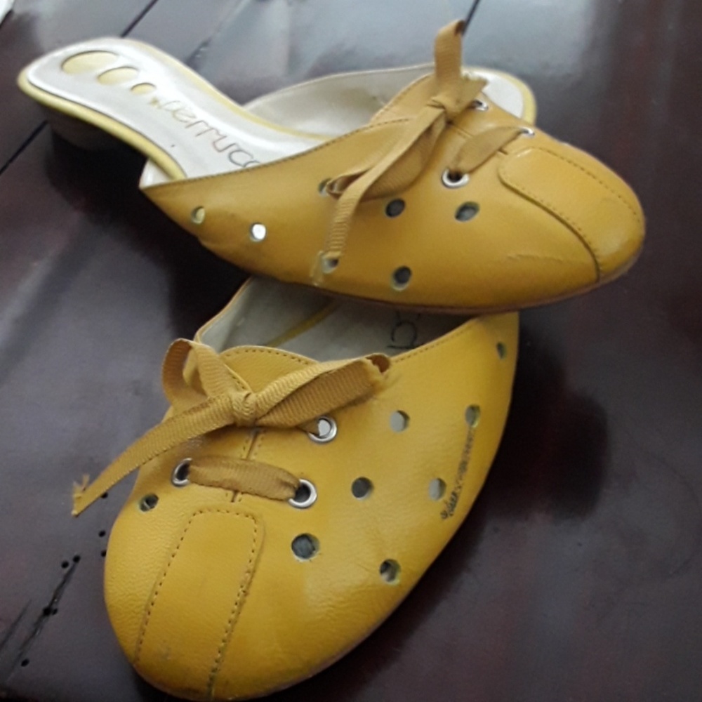 Vintage ferrucci mustard yellow slip ons